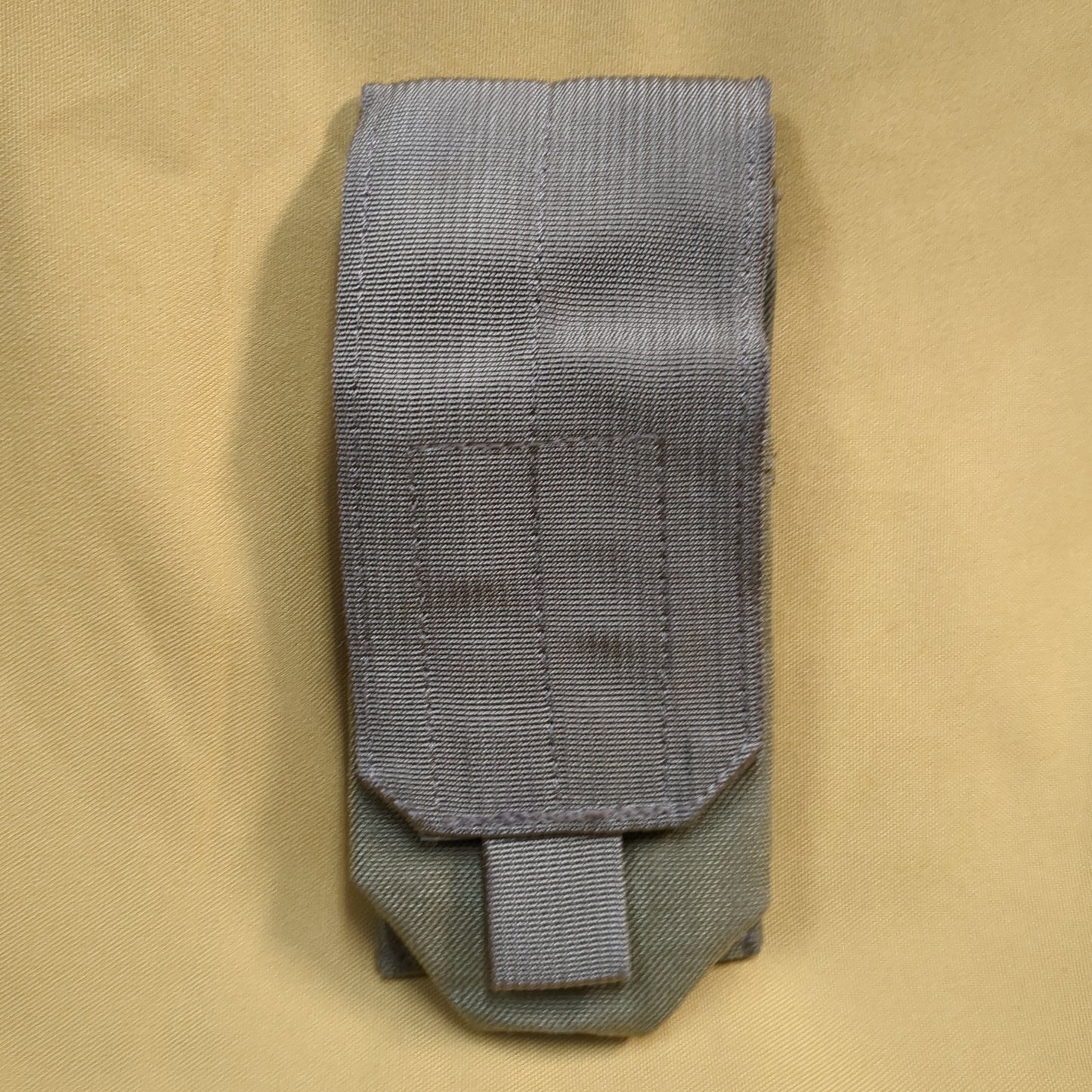 UNUSED Eagle Industries Khaki Molle Smoke Grenade Pouch (34cr-yam31)