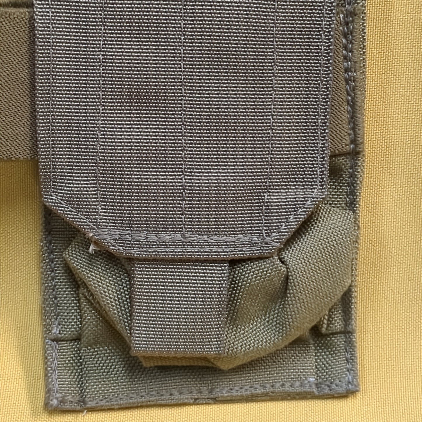 UNUSED Eagle Industries Khaki Molle Single Magazine Pouch (34cr-yam37)