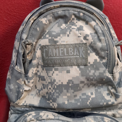 US Army ACU/UCP Camelbak Excellent Condition (09o-YAM76)