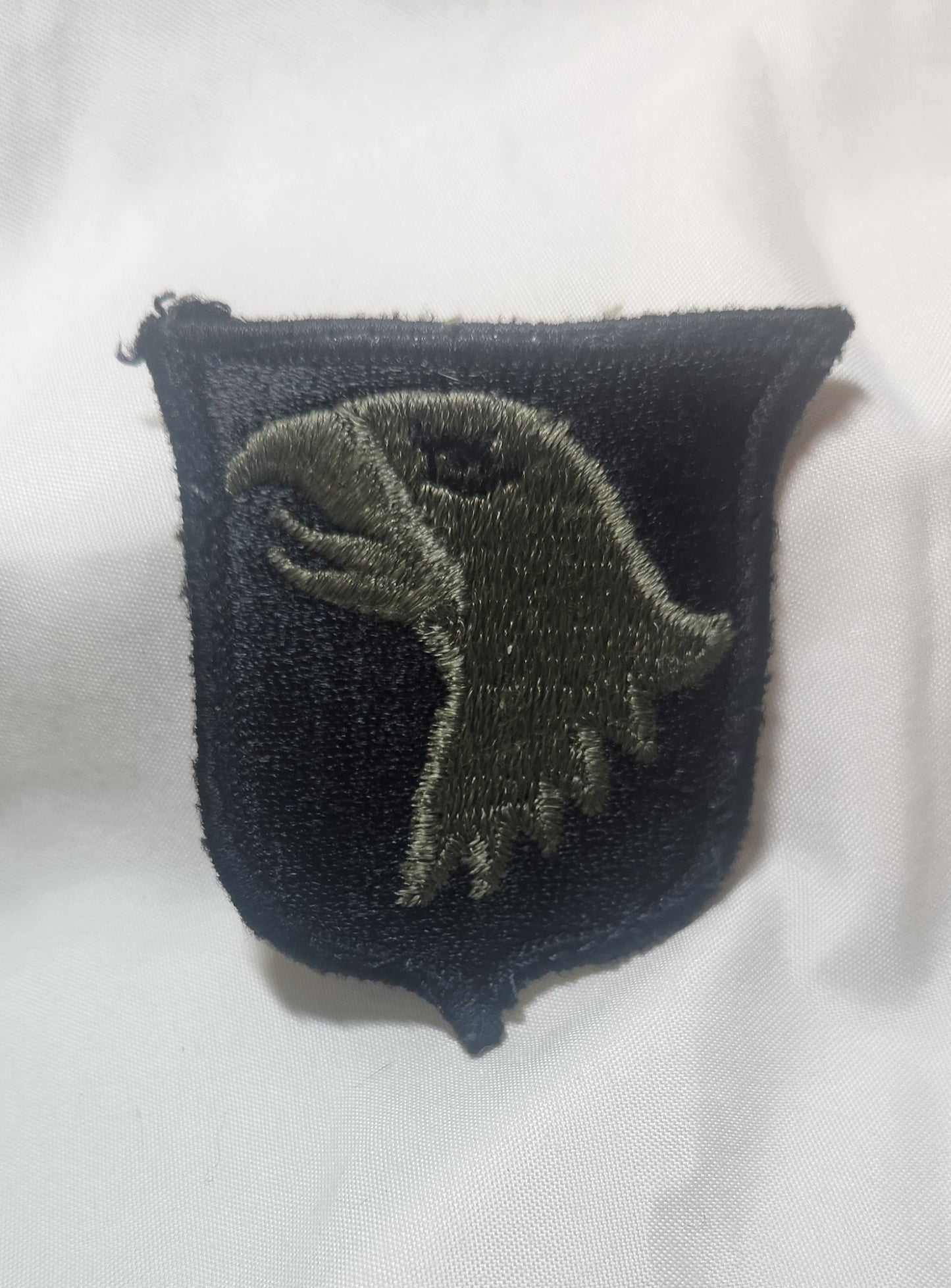 US Army 101ST AIRBORNE Division Patch Sew on Patch Subdued OD Black (bu10-101ST)