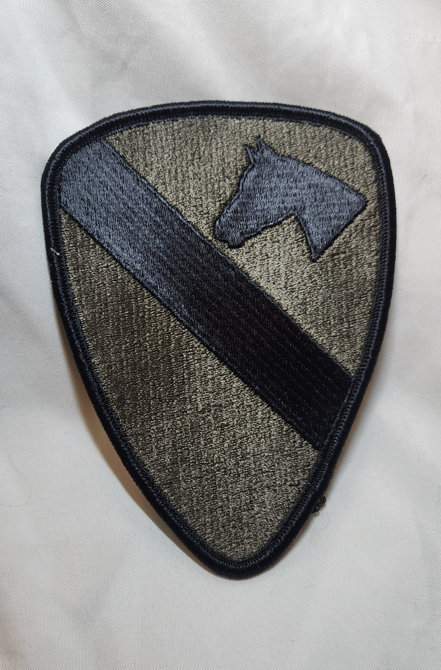 US Army 1ST Cavalry Division Patch Sew on Patch Subdued OD Black (bu10-1st)