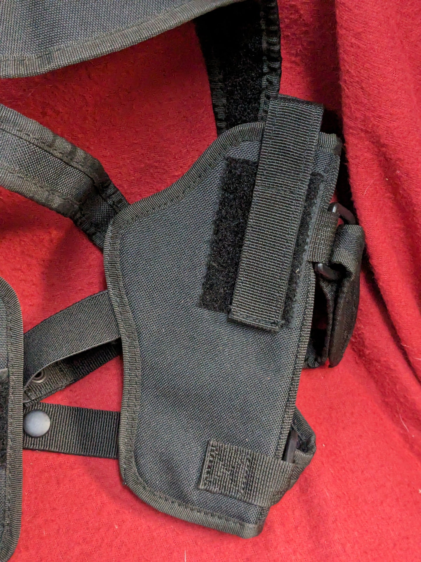 Shoulder holster w/two mag pouches Black (hc05-enu120)