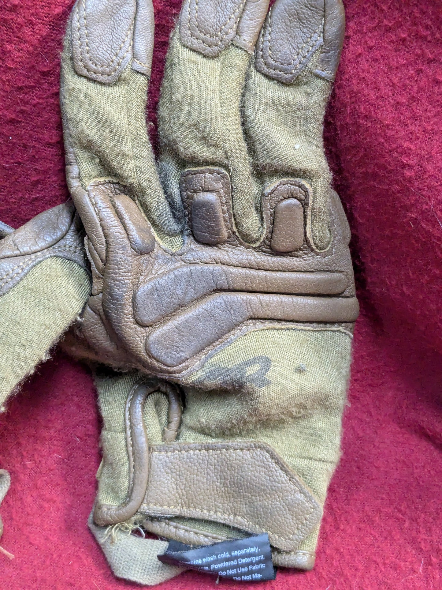 Outdoor Research Firemark Sensor Gloves - USA  Coyote Medium  Used (40cr- cb2-ENU197)