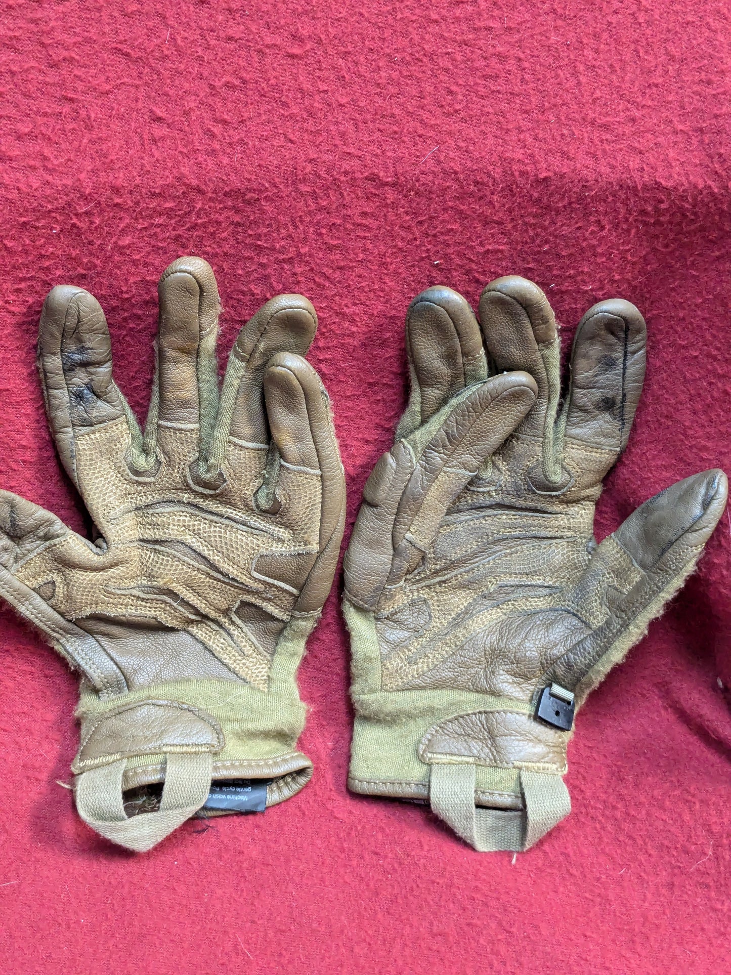 Outdoor Research Firemark Sensor Gloves - USA  Coyote Medium  Used (40cr- cb2-ENU197)