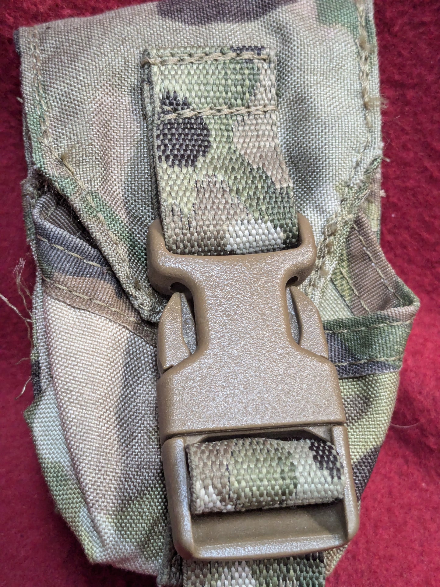 US Army Hand Grenade / Compass Pouch Multicam Camo Molle Used (36cr-YLU180)