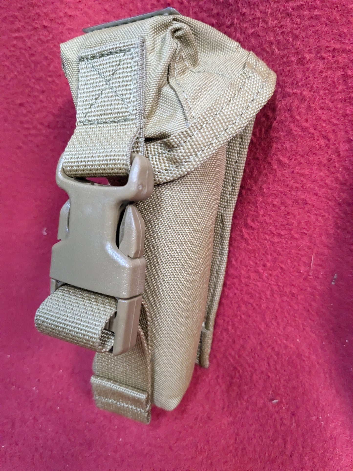 Surefire Coyote Suppressor Pouch DWG Coyote MOLLE Used (36cr-YLU196)