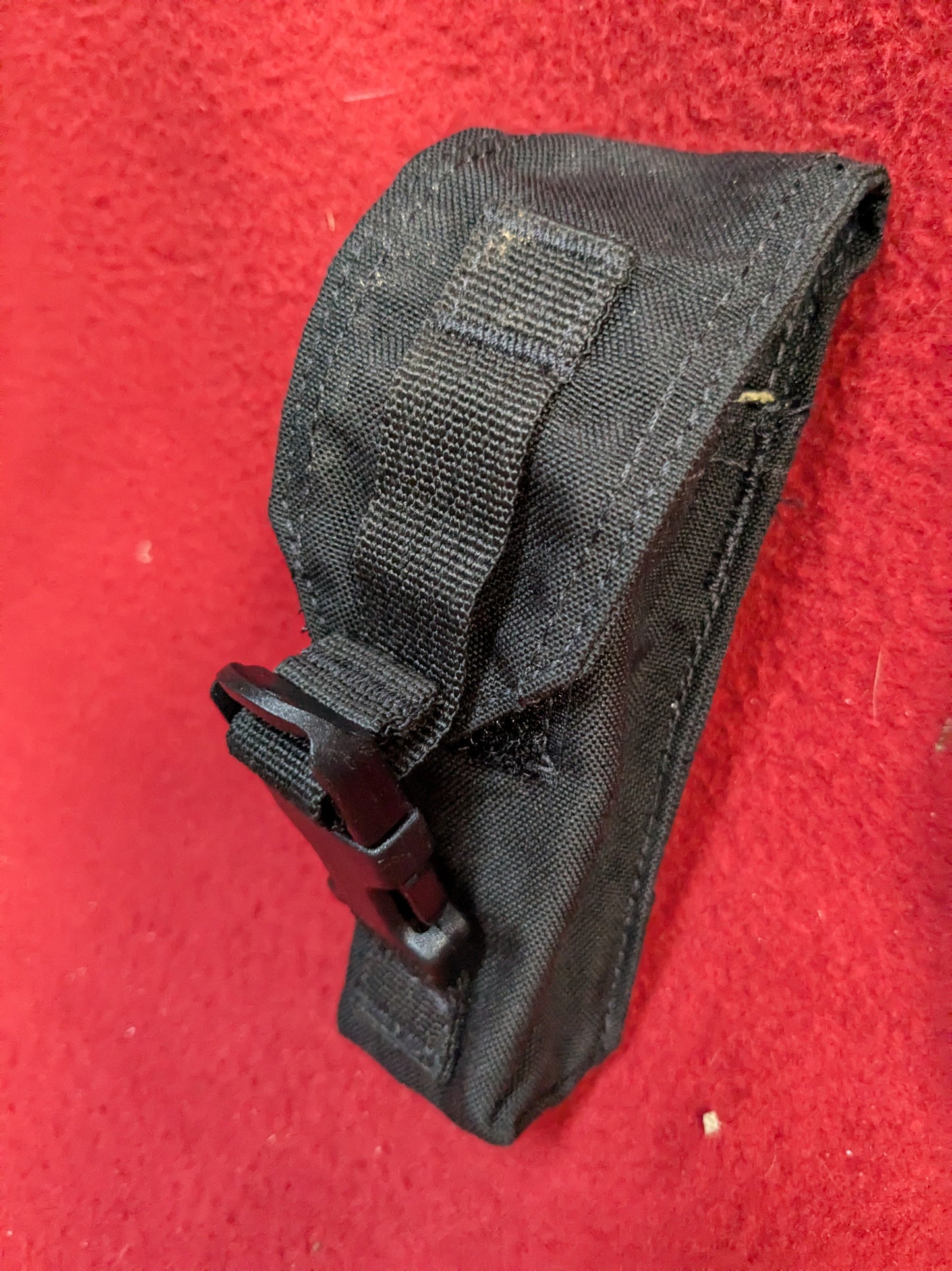 TYR TACTICAL SINGLE FLASHBANG POUCH Black Used  (36cr-YLU198)