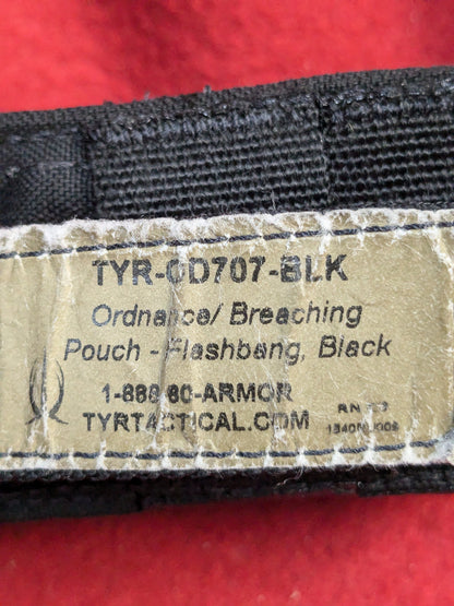 TYR TACTICAL SINGLE FLASHBANG POUCH Black Used  (36cr-YLU198)