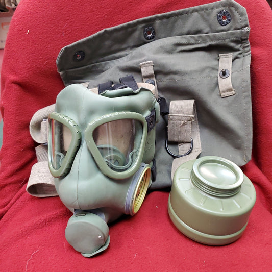 1960s Serbian M-59 Gas Mask Medium with Carrying Case (j09 CBRN3 ac06-c)