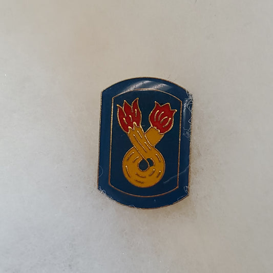 US Army 196th Infantry Brigade Color Patch Hat Pin(j13v)