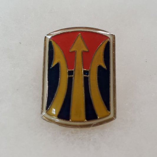 11th Infantry Brigade Combat Service Vintage Badge Crest Pin (jw20)