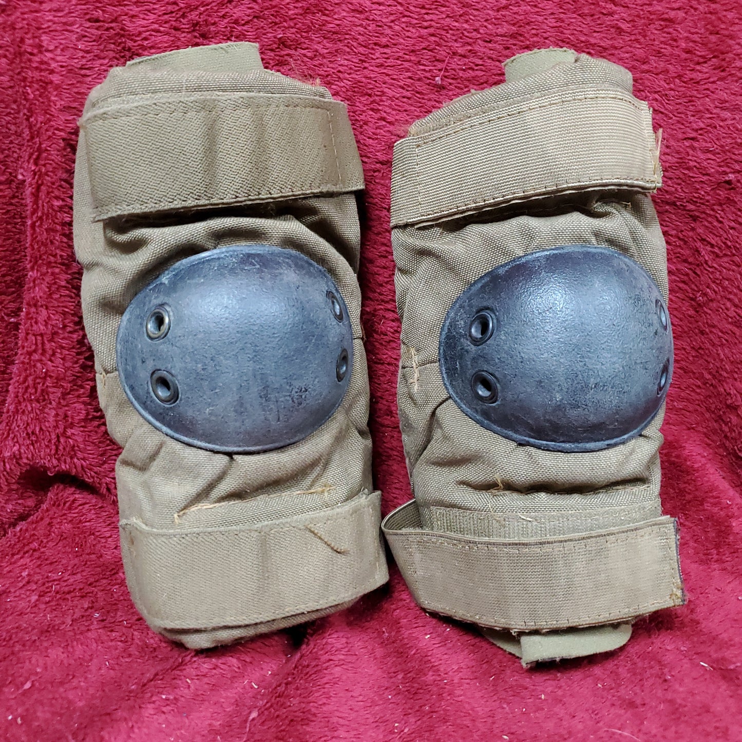 Bijan's Medium US Military Issue Coyote Elbow Pads (09s17)