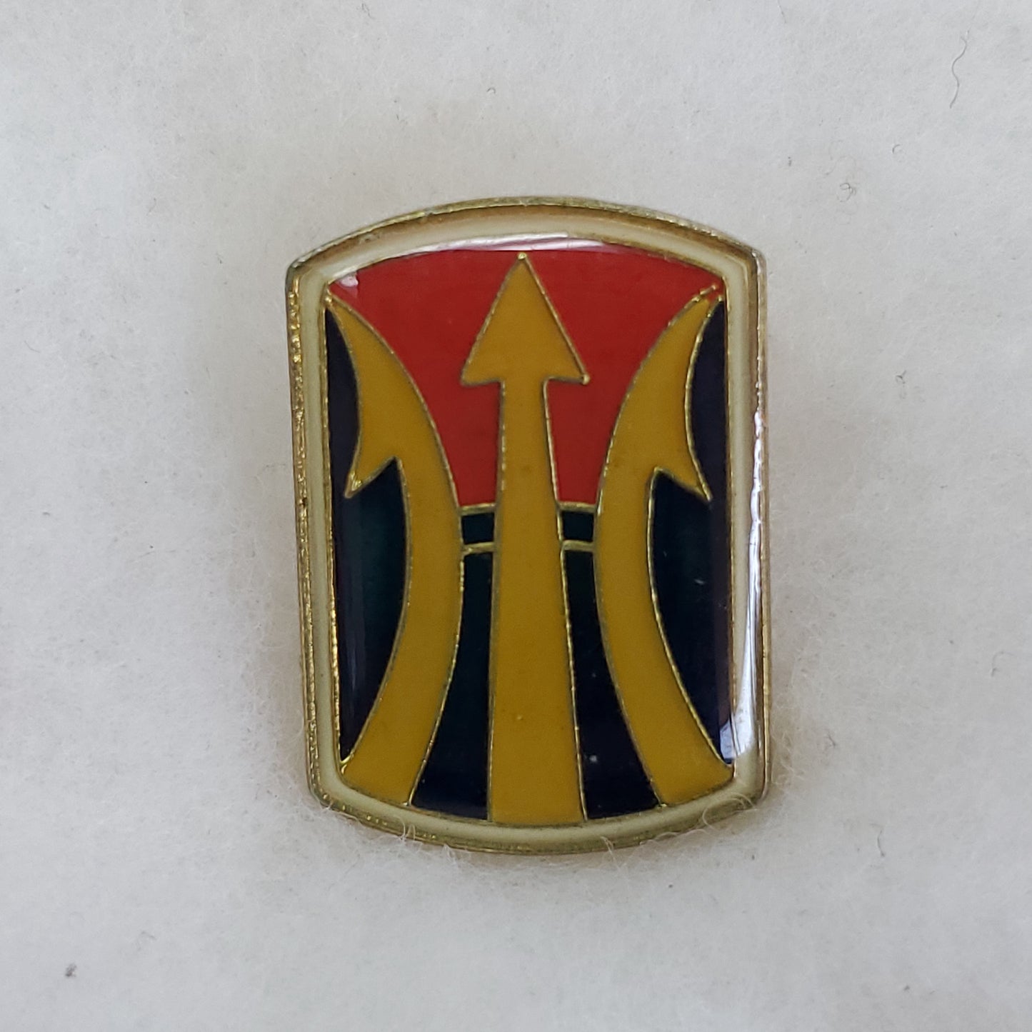 11th Infantry Brigade Enamel Crest Pin (Y7)