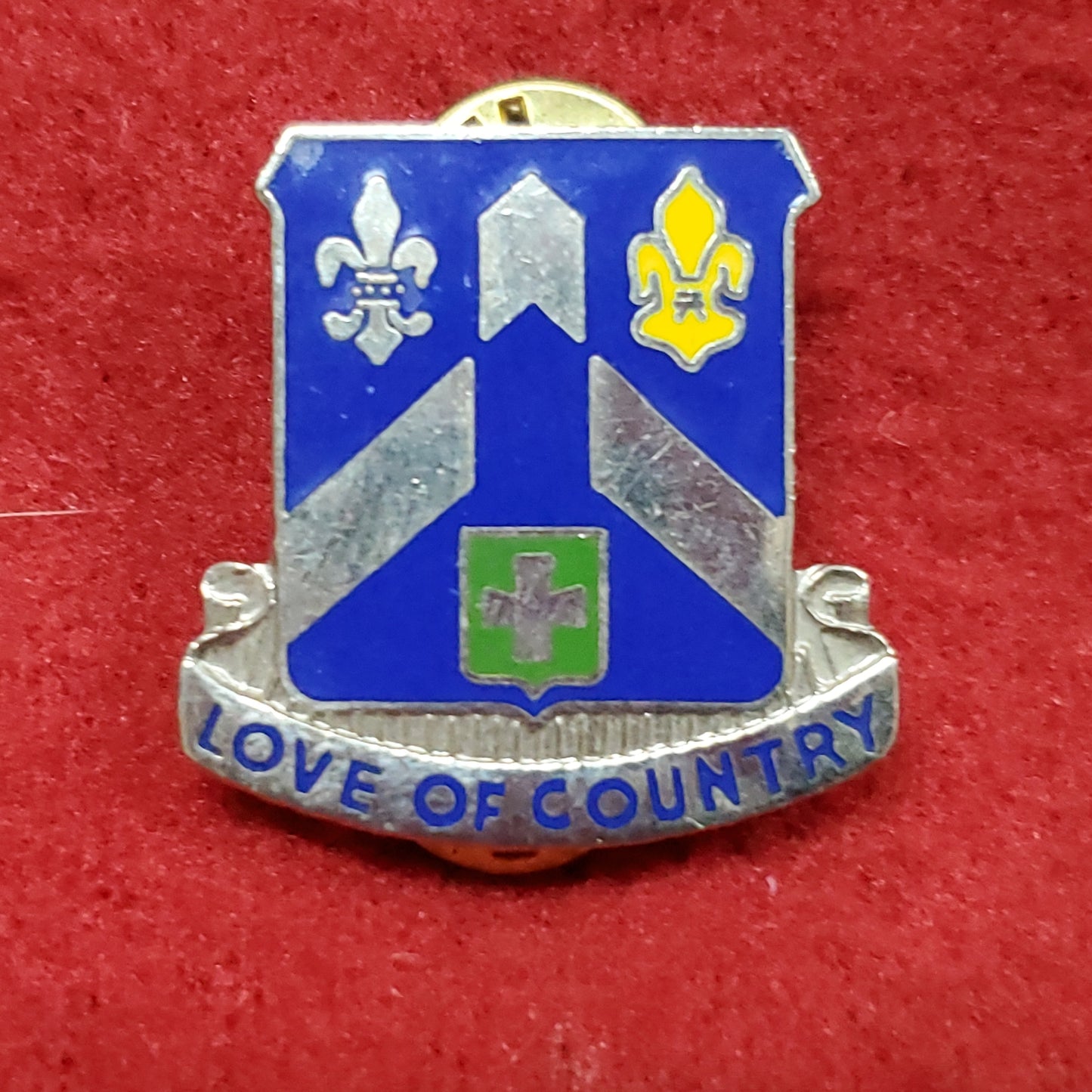 VINTAGE US 58th Infantry Regiment "LOVE OF COUNTRY" Pin Crest DUI Unit (01o136)