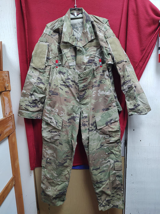 SET of US Army MEDIUM REGULAR Uniform Top Pants OCP Pattern (23o db15-5)