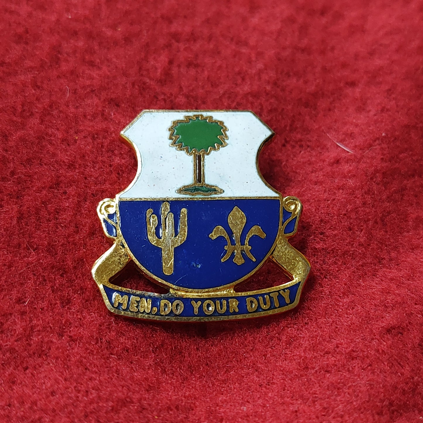 VINTAGE US Army 163rd INFANTRY
Unit Crest Pin (02CR13)
