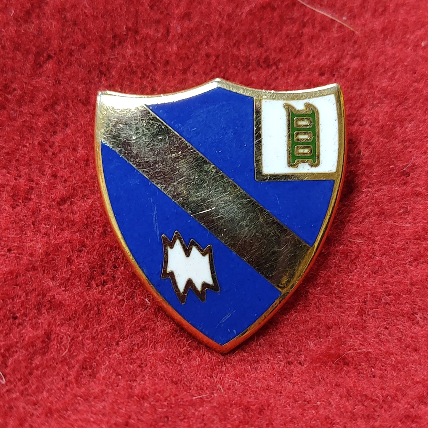 VINTAGE US Army 54th INFANTRY Unit Crest Pin (02CR50)