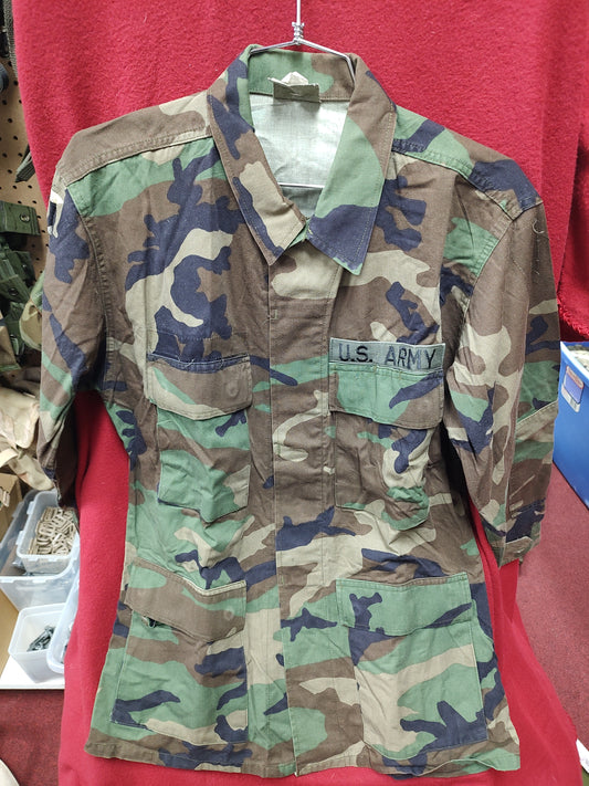 US Army SMALL REGULAR Uniform Top BDU Woodland Pattern (09 cb5-CR1)