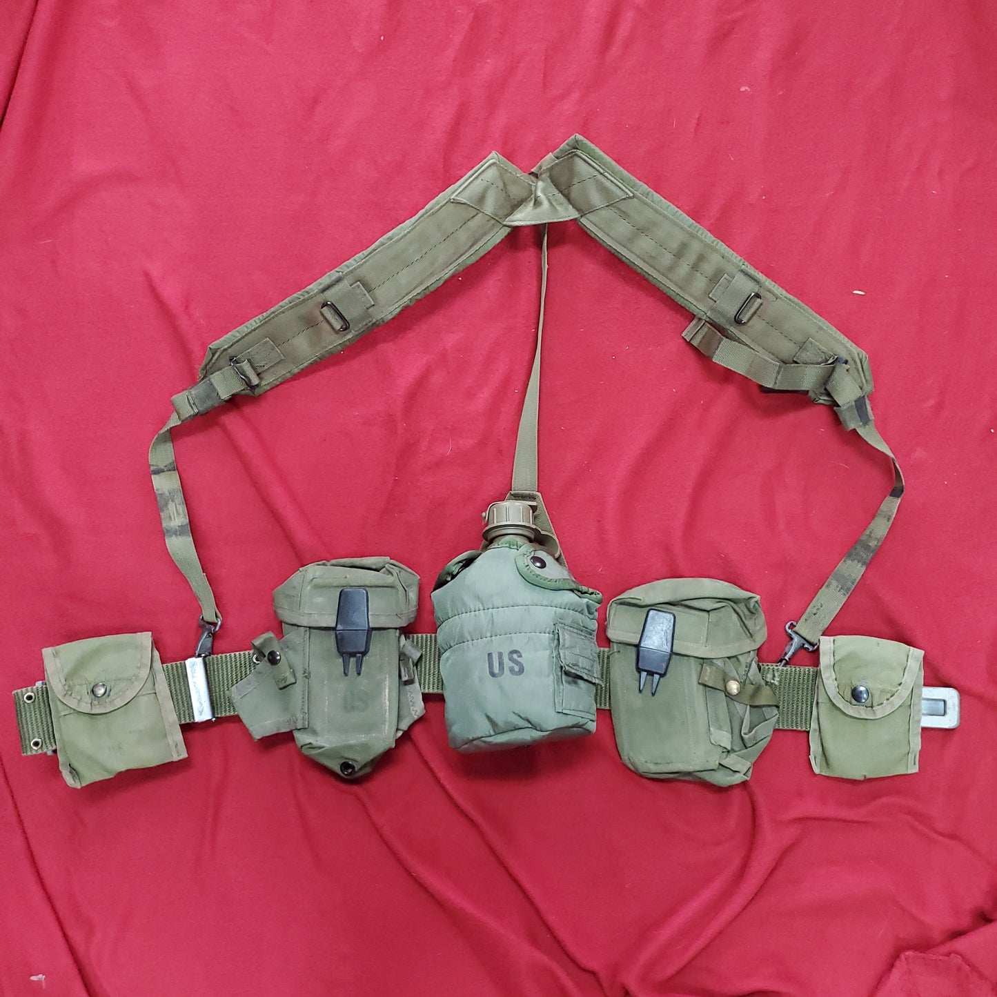 US Army Nylon LC-1-2 Web Belt, Medium(?) w/ Accessories (WBV2)