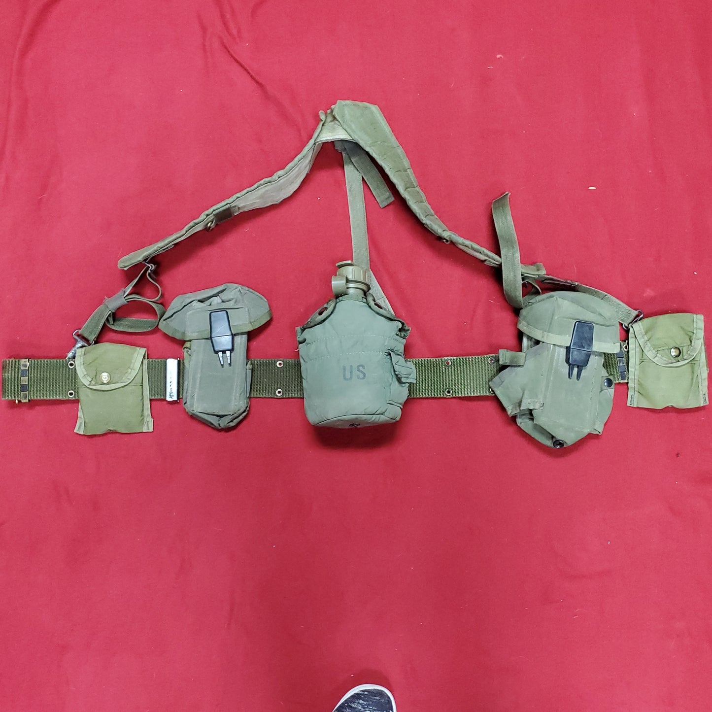 US Army Nylon LC-1-2 Web Belt, Medium(?) w/ Accessories (WBV ca13-13)