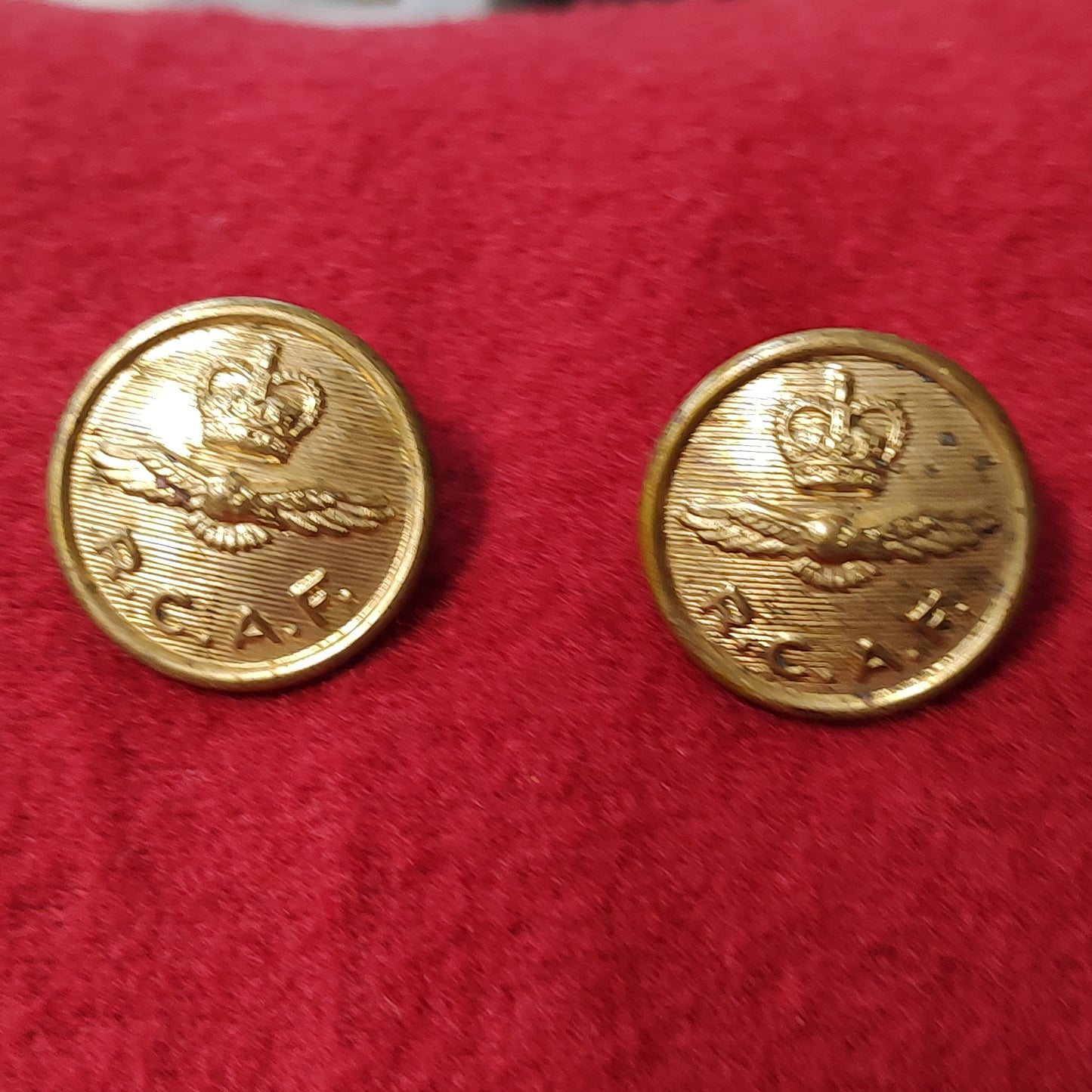 VINTAGE CANADIAN AIR FORCE 2 Button Set (16CR4)