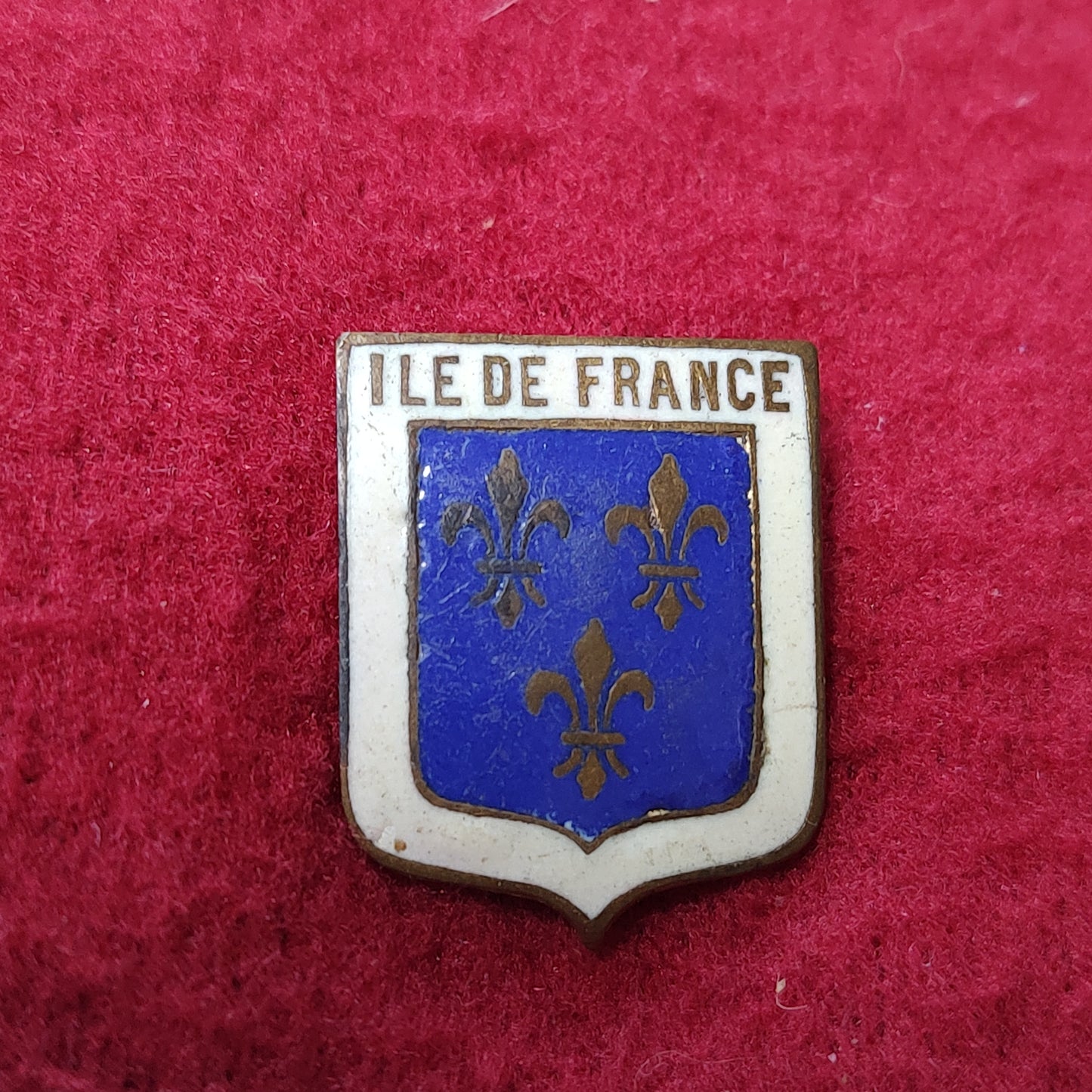 VINTAGE US Army ILE DE FRANCE Badge Pin (19CR44)