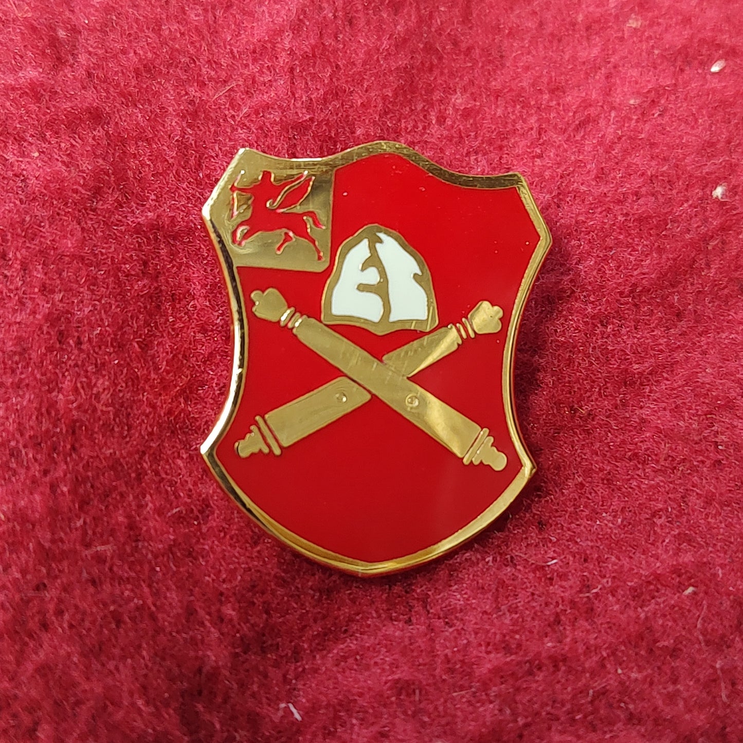 VINTAGE US Army 10th FIELD ARTILLERY Badge Pin (19CR53)