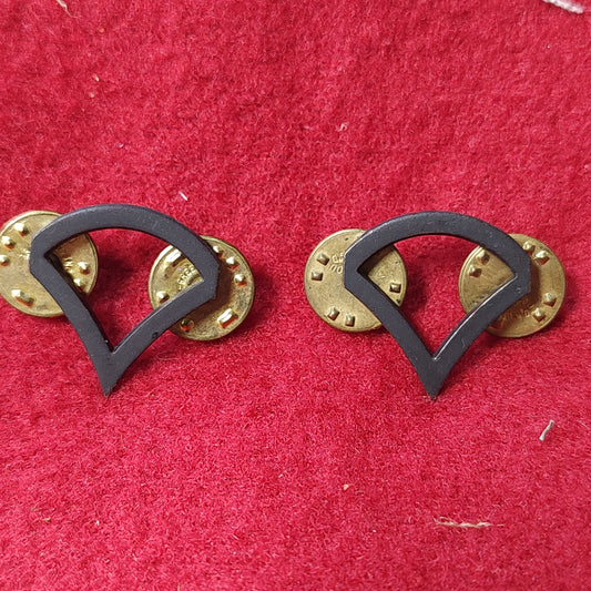 1Pair US Army PV2 Pin-On Rank (26CR3)