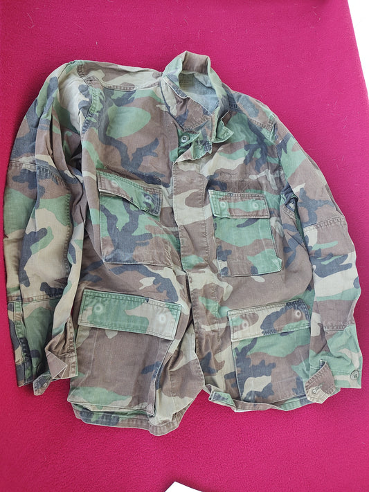 US Army Woodland Camo Coat Size Medium Short Used  (A04- DC02-A6)