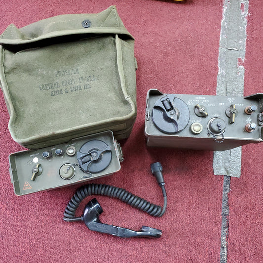 Vintage WWII Korean War Era Telephone Communication w/ Case (cw189b)