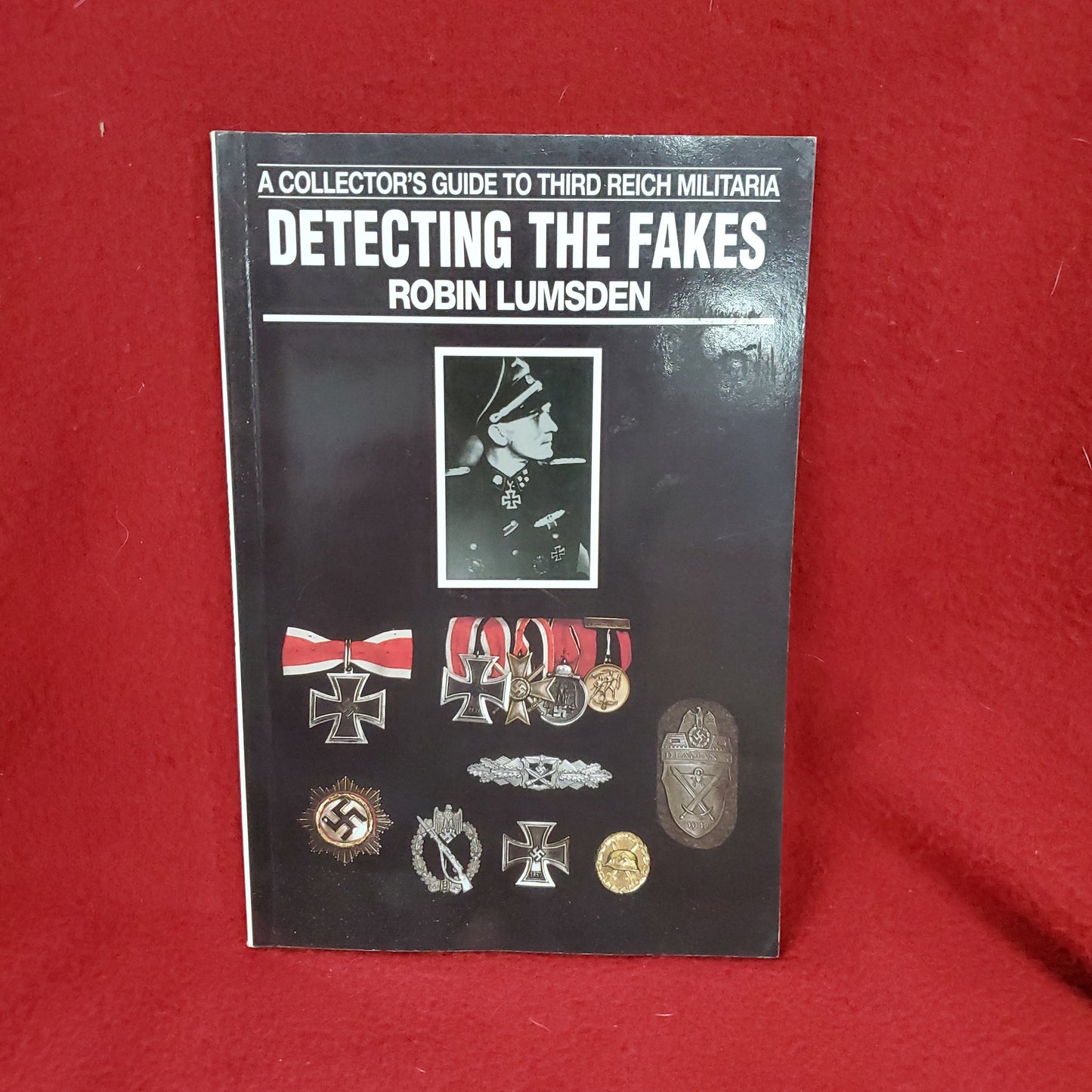 Book: Collector's Guide: Detecting the Fakes by Robin Lumsden (27s)