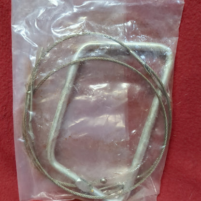 Vietnam Era Parachute Rip Cord Excellent Condition (01g 06cc-MH646)