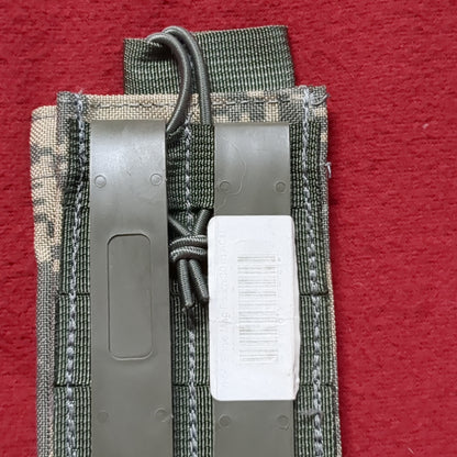 US Army Taxtical Taylor Pouch UCP ACU Molle II W/Malice clips Excellent Condition (acu-APR6)