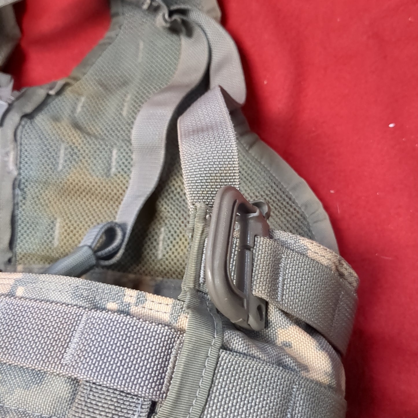 Chest Rig ACU Digitial Camo Fighting Load Carrier FLC Molle (lbv2-APR251)